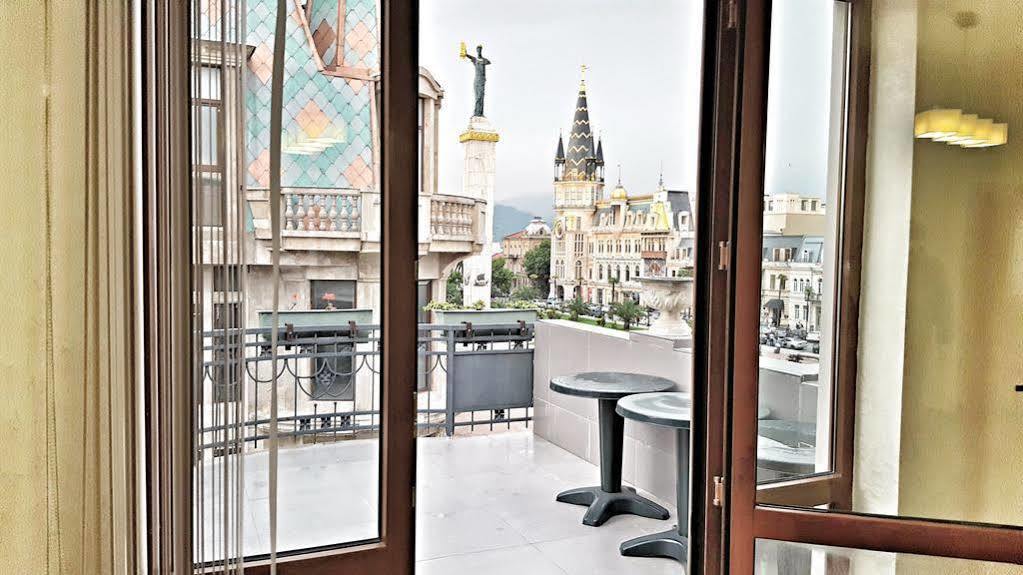 Cozy Studio On Europe Square 바투미 외부 사진